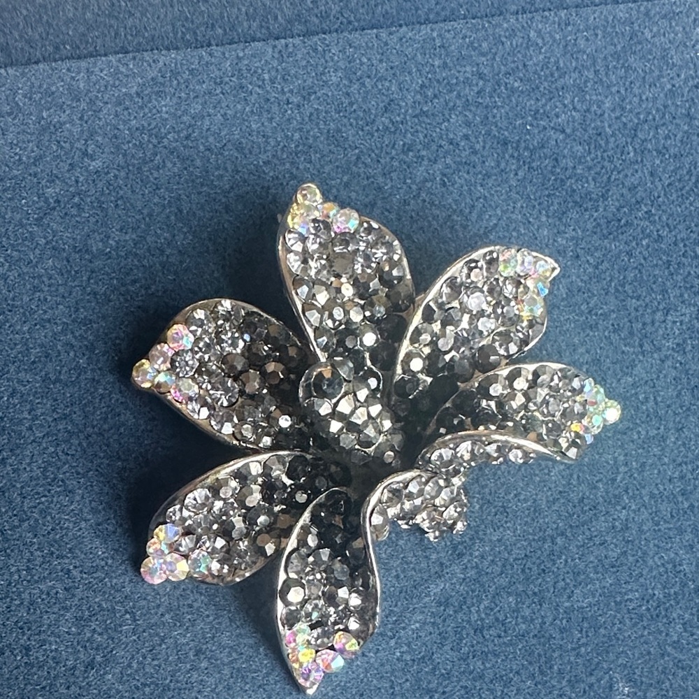Elegant Vintage Silver Floral Brooch